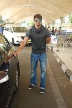 Karan Singh Grover snapped at airport on 3rd Jan 2015